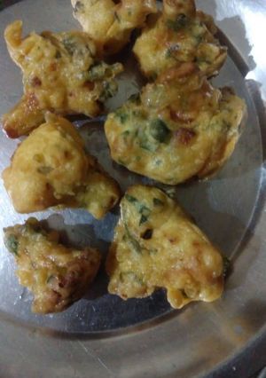A picture of Gobhi fritters.