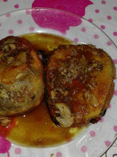 Una foto de Berenjenas rellenas con salsa al wiski