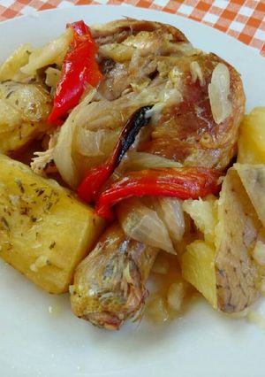 Una foto de Pollo al horno con papas