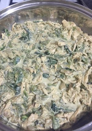 A picture of Chicken with Poblano Peppers and Cream.