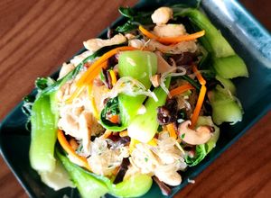 Hình của món Miến xào ức gà cải chip.