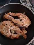 Salmone a tranci in padella