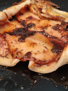 Una foto de Calamar de Potera a la Plancha con Mayonesa de Kimchi