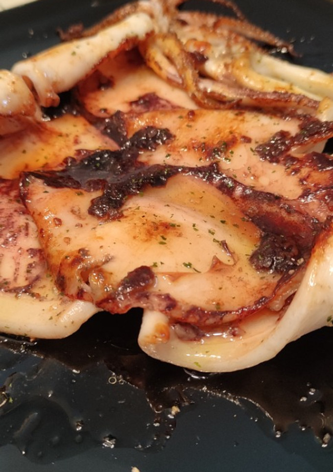 Una foto de Calamar de Potera a la Plancha con Mayonesa de Kimchi
