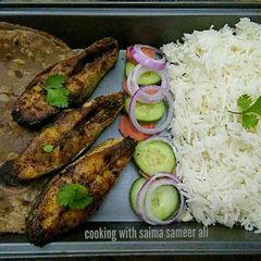 A picture of Lal chawal ke attay ki roti.