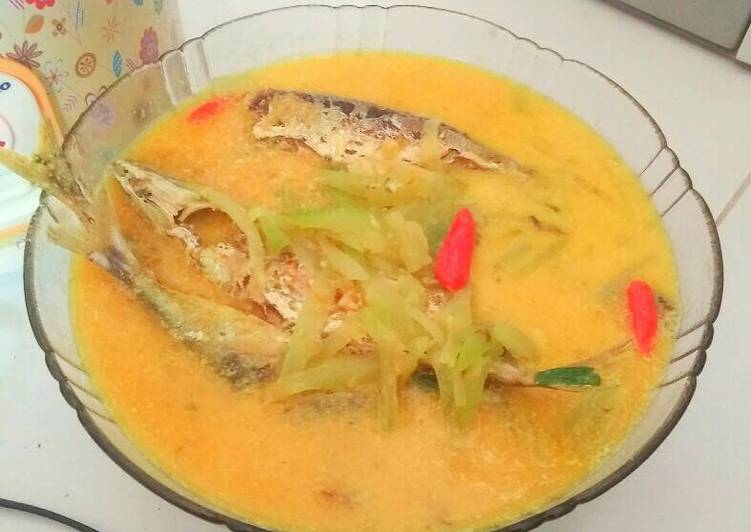 Cara mudah memasak Ikan layang labu siam kuah santan yang Menggugah Selera