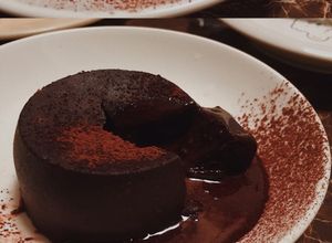 Hình của món Bánh cacao lava chảy (không dùng lò).