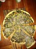 Tarta de hojas de remolacha con brotes de alfalfa