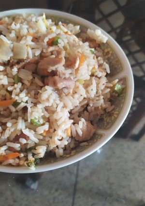 Una foto de Salteado de Arroz, Pollo y Vegetales