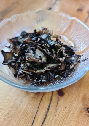 A picture of Oven dried mushrooms.