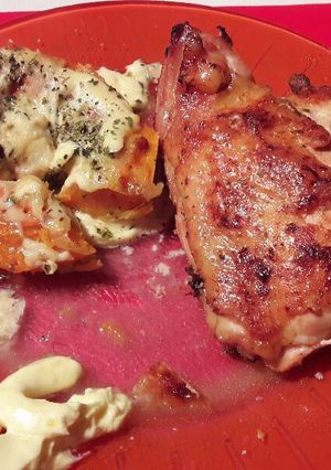 Una foto de Pollo con rodajas de calabaza