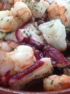 Una foto de Pulpo con gambas
