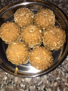 ચુરમા ના લાડુ (Churma Ladoo Recipe in Gujarati) રેસીપી મુખ્ય ફોટો