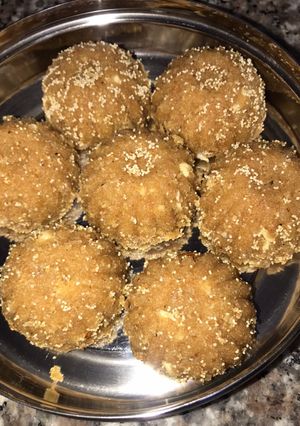 ચુરમા ના લાડુ (Churma Ladoo Recipe in Gujarati) રેસીપી મુખ્ય ફોટો