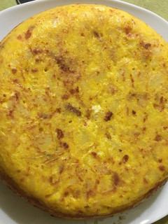 Una foto de Tortilla de patata rellena