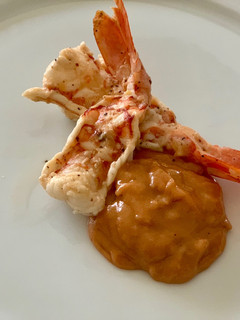 Una foto de Gambas en su salsa bechamel