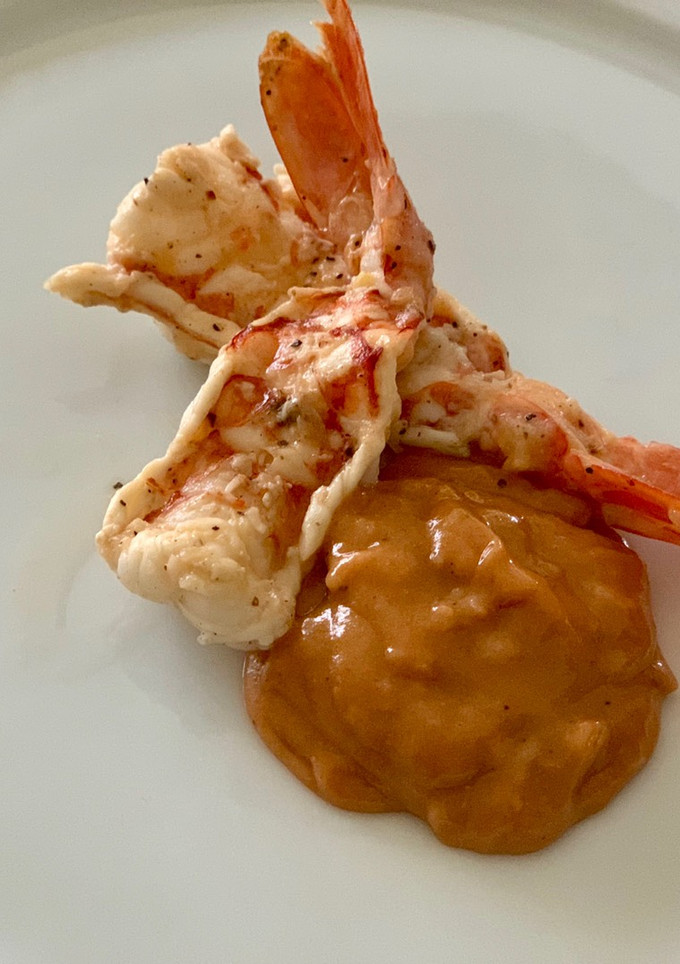 Una foto de Gambas en su salsa bechamel