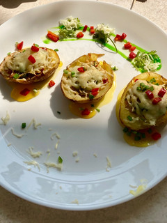 स्टफ़्ड बेक्ड पोटैटो (stuffed baked potato recipe in Hindi) रेसिपी मुख्य फोटो