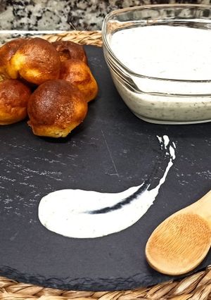 Una foto de Bolitas de patata 🥔, queso 🧀 y especias🧂 en freidora de aire