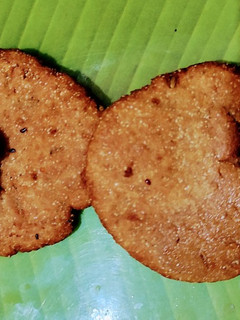 मीठी खस्ता मठरी (Meethi khasta mathri recipe in Hindi) रेसिपी मुख्य फोटो