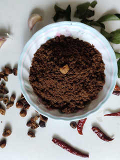 சுண்டைக்காய் வத்தல் பொடி (Turkey berry podi recipe in tamil) செய்முறை முக்கிய புகைப்படம்
