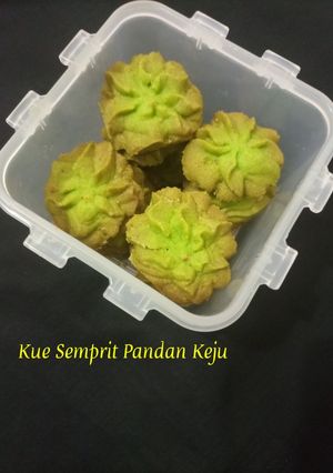 Foto resep Kue Semprit Pandan Keju