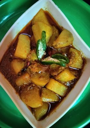 A picture of Turnips (Shalgam) curry.