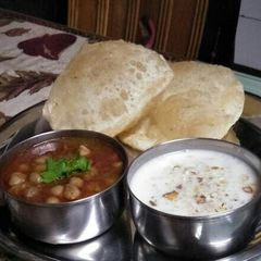 A picture of Chhole Bhature with out onion and garlic.
