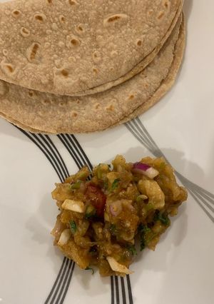રીંગણ નો ઓળો (Ringan Oro Recipe In Gujarati) રેસીપી મુખ્ય ફોટો