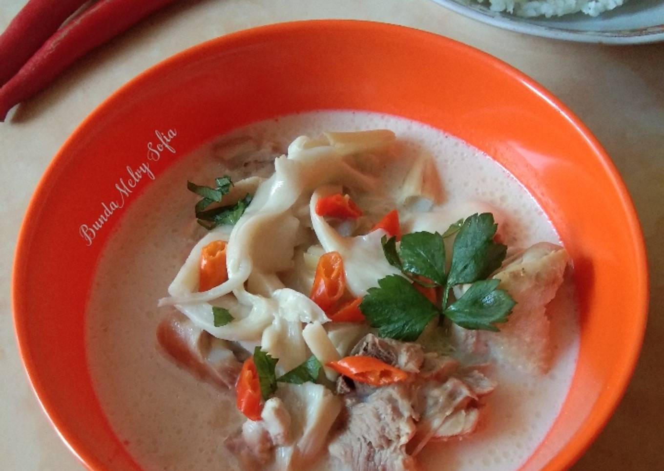 Tom Kha Gai/Tom Kha Kai (Thai Coconut Chicken Soup)