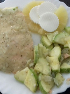 Una foto de Salmón encebollado