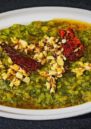 લહેસુની પાલક ખીચડી (Lehsuni Palak Khichdi Recipe In Gujarati) રેસીપી મુખ્ય ફોટો