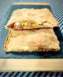 Empanada de cebolla con bacon y huevo