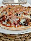 Pizza de pollo, berenjena y bacon