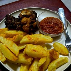 A picture of Potato wedges,air fryer chicken,pilipili ya kukanga.