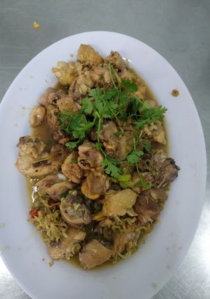 Hình của món Gà kho sả.