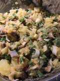 Salade de harengs fumés,pommes de terre,oignons nouveaux et cornichons
