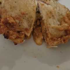 Una foto de Pechuga rellena de queso rallado