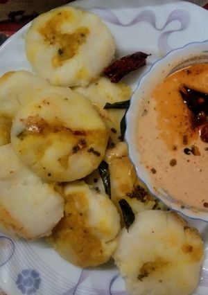 A picture of Andhra  Style Masala Potato  Stuffed  Idly.