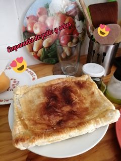 Una foto de Empanada de pollo y setas