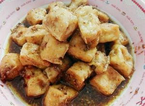 Hình của món Đậu Hũ Xào Sả Ớt (chay mặn đều dùng được).