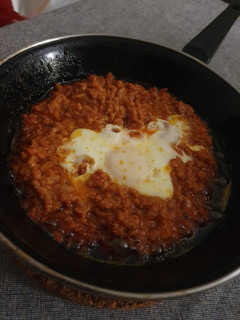 Una foto de Huevos a la italiana con boloñesa