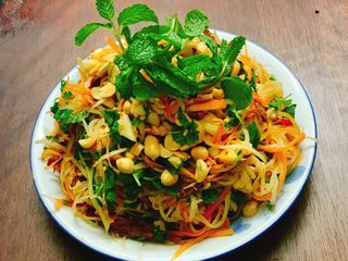 Nộm đu đủ bò khô