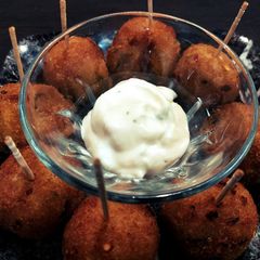 A picture of Crispy Potato Lollipop.