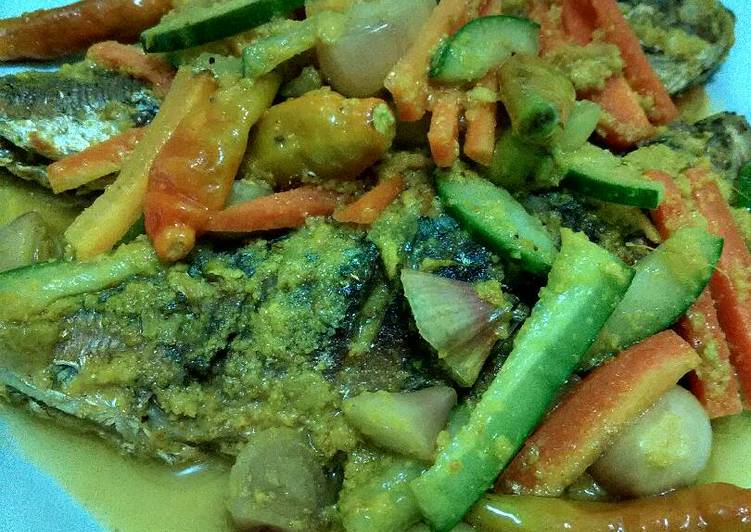 Ikan acar bumbu kuning