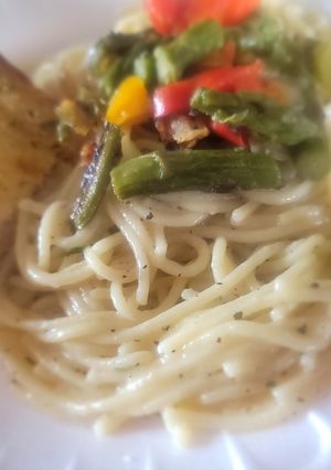 A picture of Garlic Butter and Olive Oil Pasta w/Herbs and Roasted Veggies.