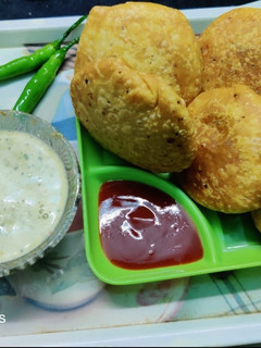 दाल की कचौड़ी (dal ki kachori recipe in Hindi) रेसिपी मुख्य फोटो