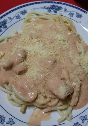 Una foto de Fideos con salsa de pollo y pimentón