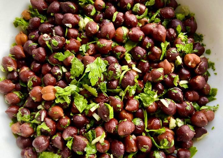 Black Chana salad