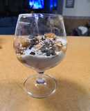 Copa de yogurt y plátano